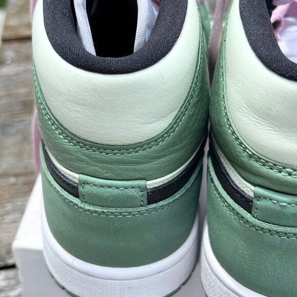 Womans NIKE Air Jordan 1 Mid SE Dutch Green Sneakers 7 with Box - Picture 7 of 16